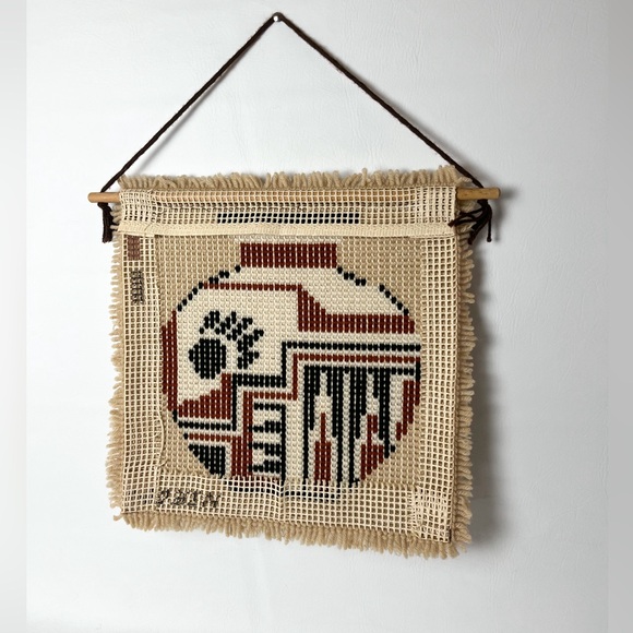 70s Handmade Southwest Pottery Latch Hook Wall Hanging - Picture 4 of 6